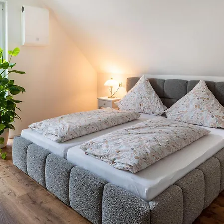 Ferienhaus Ebringen شقة *